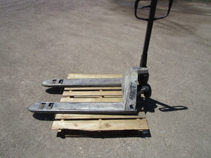 lot 26 image: Pallet Jack