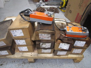 lot 33 image: (14) Misc Belimo Actuators (see pics)