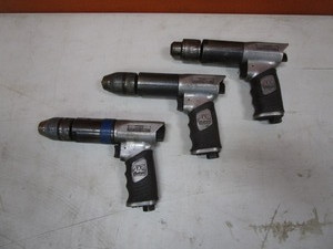 lot 40 image: (3) Mac Tools Air Drills