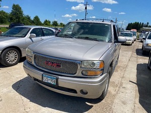 lot 8 image: 2004 GMC Yukon Denali