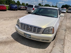 lot 16 image: 2004 Cadillac Deville