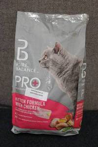 lot 20 image: 7 Pound bag of Pure Balance Kitten ...