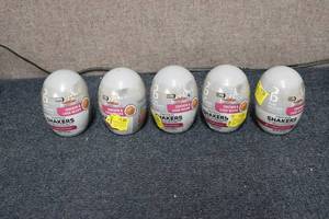 lot 31 image: 5 Protein Shakers Chicken And Liver...