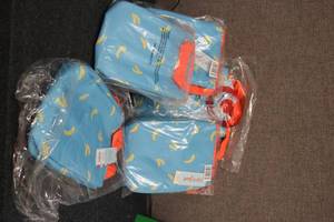 lot 38 image: 5 cat and jack lunch bags...