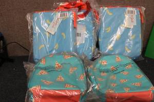 lot 42 image: 5 cat and jack lunch bags...