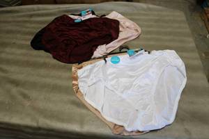 lot 51 image: 2-3packs of Vanity Fair womens und...