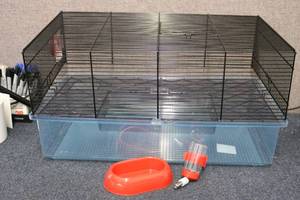 Hamster/ small pet inclosure with f...