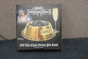 lot 124 image: Snoop Doggie Doggs Off The Chain De...