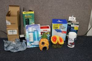 lot 150 image: Miscellaneous fish and reptile supp...