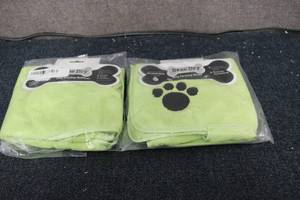 lot 153 image: 2 Doggie drying robes...