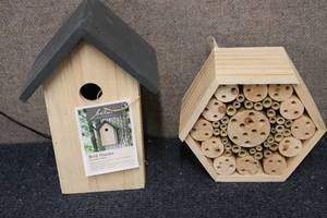 lot 186 image: Bird house and bird feeder...