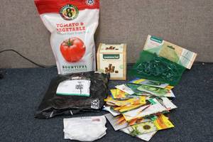 lot 190 image: Garden lot seeds, ginger root, star...