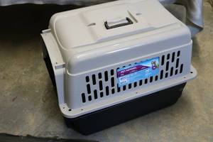 lot 204 image: New VIBRANT LIFE medium sized dog k...