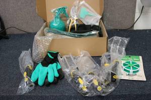 lot 206 image: Garden Tool set apron, shovels, glo...