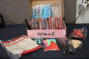 lot 209 image: Garden Tool set apron, shovels, glo...
