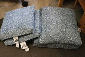 lot 227 image: 4 patio cushions...