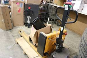 lot 257 image: Pallet jack for repair and parts...