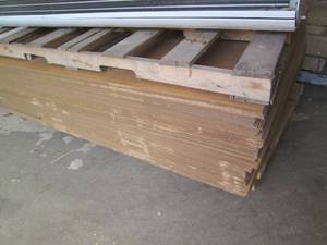 lot 02 image: Lot of assorted pallet liners or cardboard sheets measuring 52 x 79
