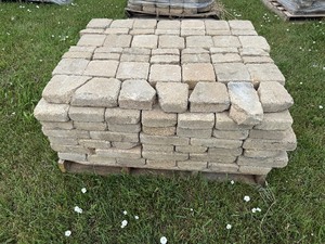 lot 7 image: Concrete Pavers