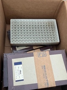 lot 9 image: Large Box of Shell Vials Short Style 1 Dram, 45x15mm Mercer Glass Works New York