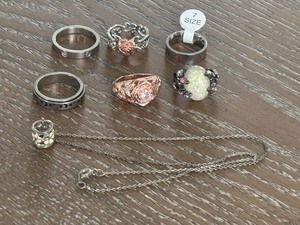 lot 3 image: Rings and Necklace