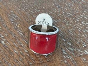 lot 6 image: Men or Womens Ring