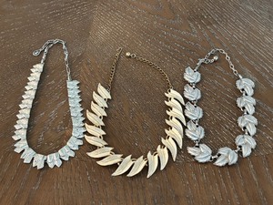 lot 17 image: Vintage Necklaces