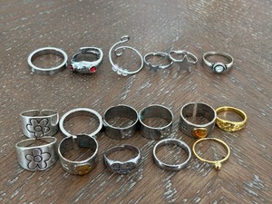 lot 28 image: Assorted Rings