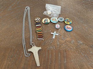 lot 32 image: Assorted Vintage Buttons, Church Pins and Crucifix Necklace