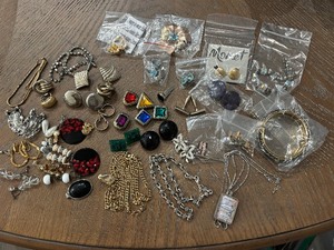 lot 47 image: Misc. Lot of Jewelry