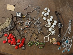 lot 51 image: Misc. Lot of Jewelry