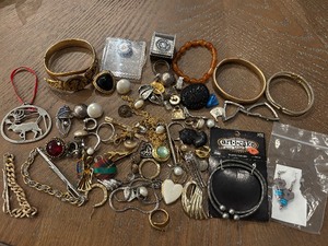 lot 52 image: Misc. Lot of Jewelry