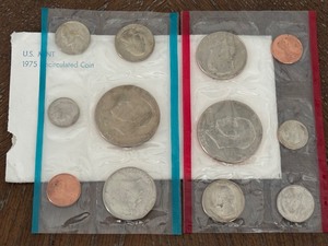 lot 53 image: 1975 P & D Mint Set