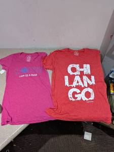 lot 32 image: (2) NEW NORTE MEDIUM WOMANS TEES (PINKRED)