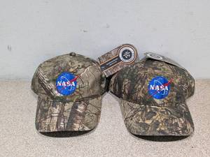 lot 81 image: (2) REALTREE CAMOUFLAGE HATS (NASA)