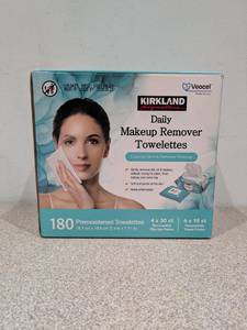 lot 106 image: KIRKLAND SIGNATURES DAILY MAKE-UP REMOVER TOWELETTES