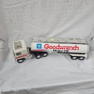 lot 2 image: Nylint Big Earl Mr. Goodwrench Oil Tanker and Tractor