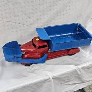 lot 19 image: Marx Lumar Front End Dump Truck, Professionally Repainted