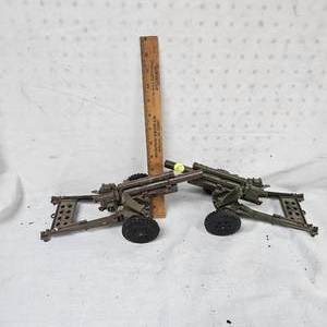 lot 49 image: 2-Dinky Toys Howitzer 155mm Model 80E Vintage Toys