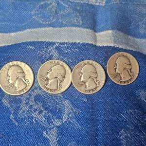 lot 92 image: (2)1943,1945, 1946 Washington 25c, Silver