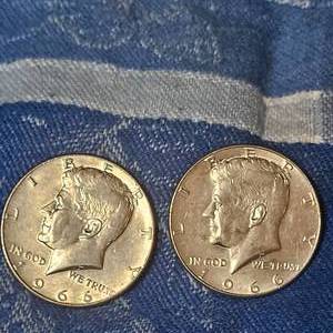 lot 80 image: (2)1966 Kennedy Half Dollar, 40% Silver, BU