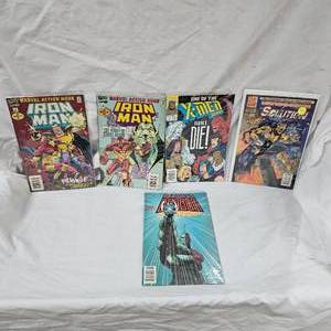 lot 161 image: Marvel Comic Books(5)