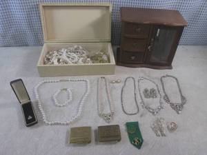 lot 1 image: (CS) Assorted Fashion Jewelry, Jewe...