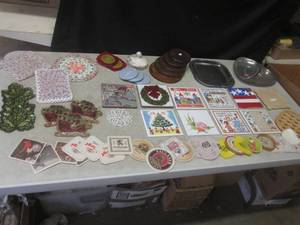 lot 4 image: (BS) Assorted Tile Hot Pads, Metal ...