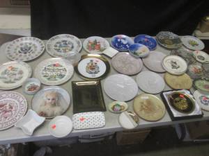 lot 13 image: (A-3) Assortment of Collector Plate...