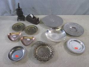 lot 18 image: (CS) Vintage Cast Iron Tape Dispens...