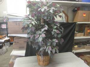 lot 19 image: (BR1) Large Fake Potted Plant 56 T...