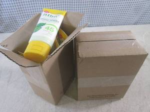 lot 50 image: (G-1) 12 Tubes of Alba Botanica Sun...