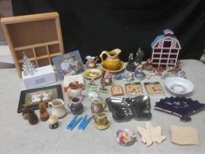 lot 54 image: (EW7) Assortment of Decor Figures E...