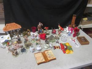 lot 56 image: (EW5) Assortment of Decor Figures E...
